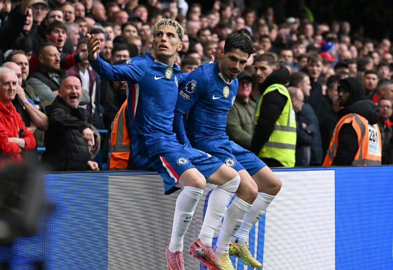 knight泽丽狂暴杀戮 Elk百步穿杨 BLG十六分钟领先一万拿赛点