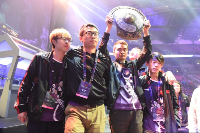 关泽源观看了 cvMax 加入 JD Gaming ：我想看看老麦如何管理 Ale 和老勋。最受期待的一集